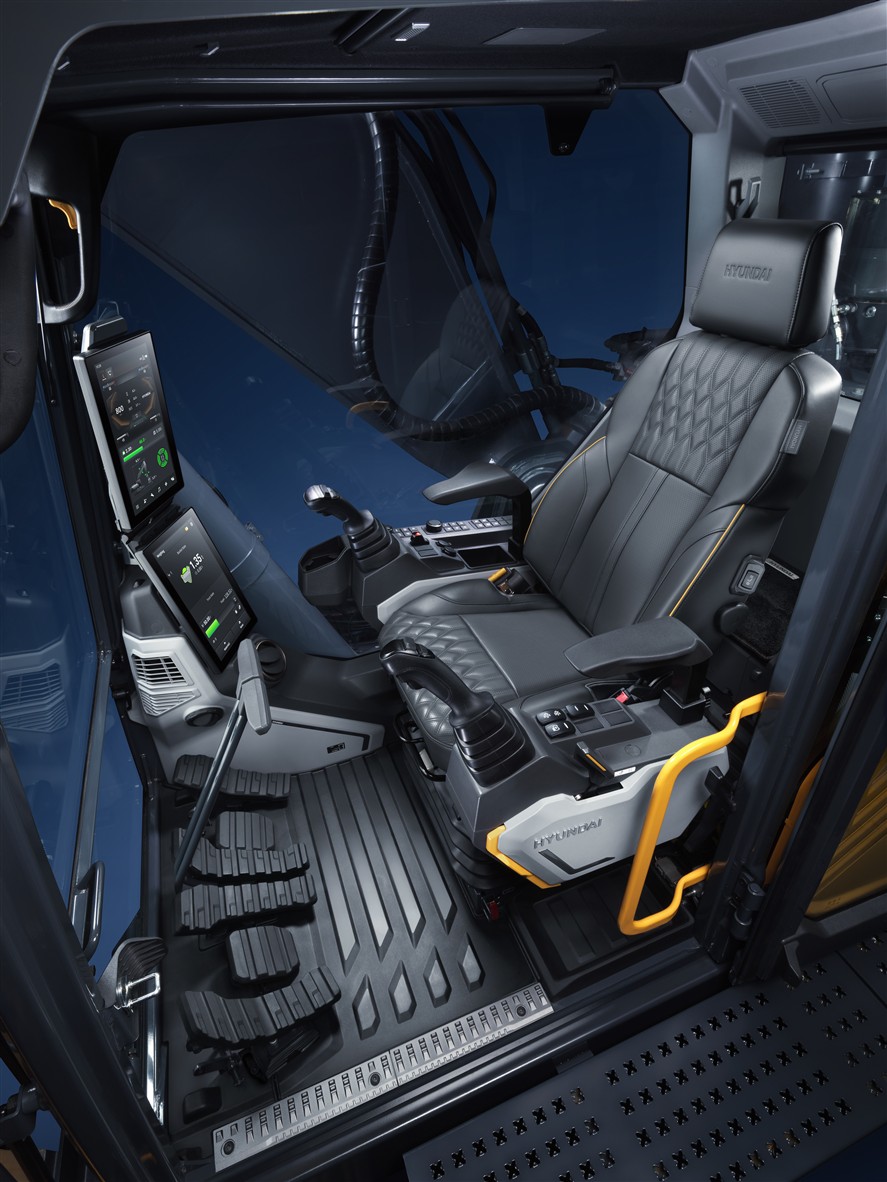 Hyundai rupsgraafmachines van de volgende generatie steken er gewoonweg bovenuit. Met hun geavanceerde elektrohydraulische regelsystemen zorgen de HX360L en HX400L machines voor een productiviteitswinst van minstens 25%. De Next Generation-functies en slimme technologieën maken het onderhoud van deze nieuwe machines eenvoudiger en verlagen de totale eigendomskosten. Dankzij twee 12,8 inch full HD-touchscreens en elektrische joystickbesturing kan er efficiënt worden gewerkt, terwijl een 6-camerasysteem en radar een onbelemmerd 360° zicht bieden voor extra veiligheid.